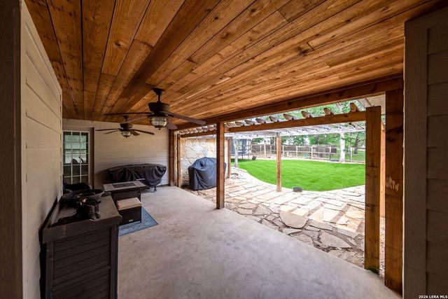 552 Jacobs Ln, La Vernia, TX 78121