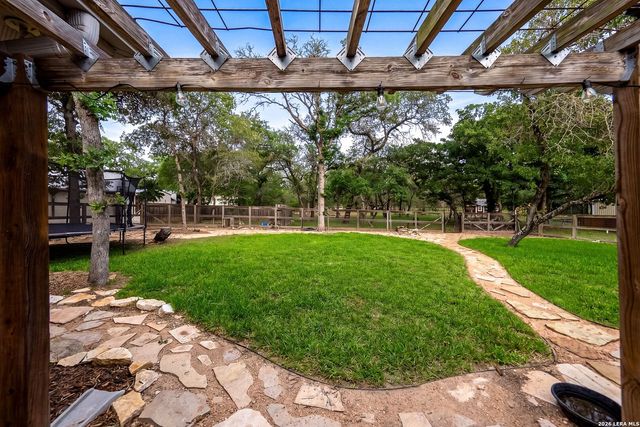 552 Jacobs Ln, La Vernia, TX 78121