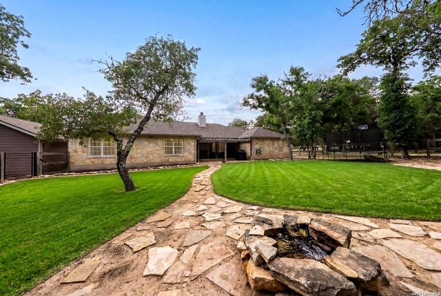552 Jacobs Ln, La Vernia, TX 78121