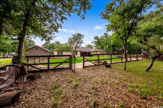 552 Jacobs Ln, La Vernia, TX 78121