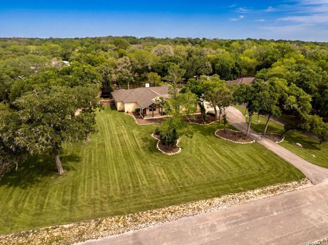 552 Jacobs Ln, La Vernia, TX 78121