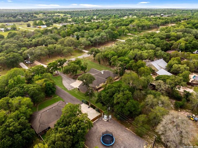 552 Jacobs Ln, La Vernia, TX 78121