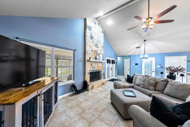 552 Jacobs Ln, La Vernia, TX 78121