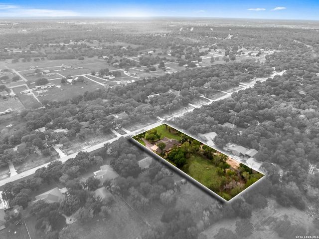 552 Jacobs Ln, La Vernia, TX 78121