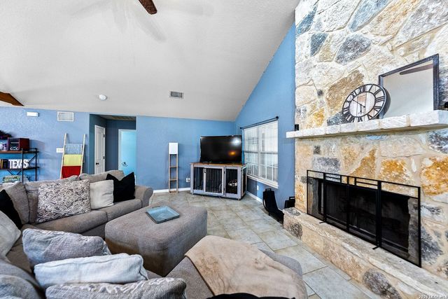 552 Jacobs Ln, La Vernia, TX 78121
