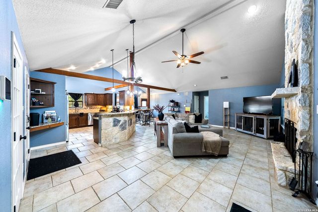 552 Jacobs Ln, La Vernia, TX 78121