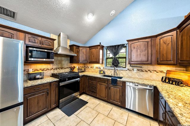 552 Jacobs Ln, La Vernia, TX 78121