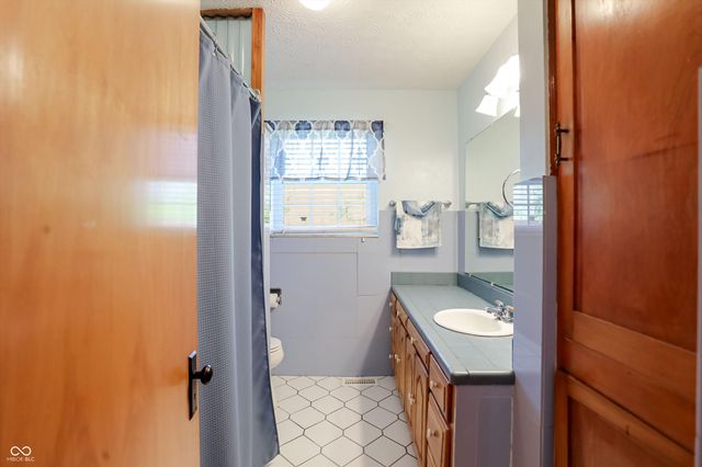 8644 S Addison Avenue, Knightstown, IN 46148