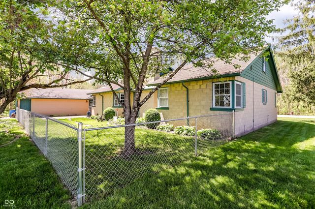 8644 S Addison Avenue, Knightstown, IN 46148