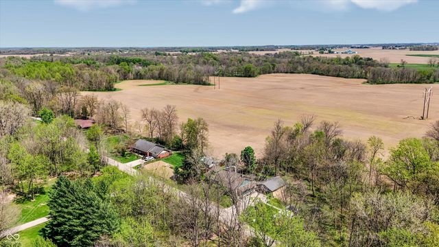 8644 S Addison Avenue, Knightstown, IN 46148