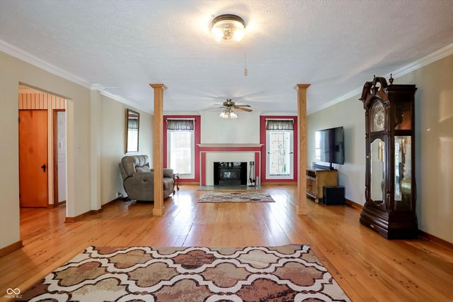 8644 S Addison Avenue, Knightstown, IN 46148