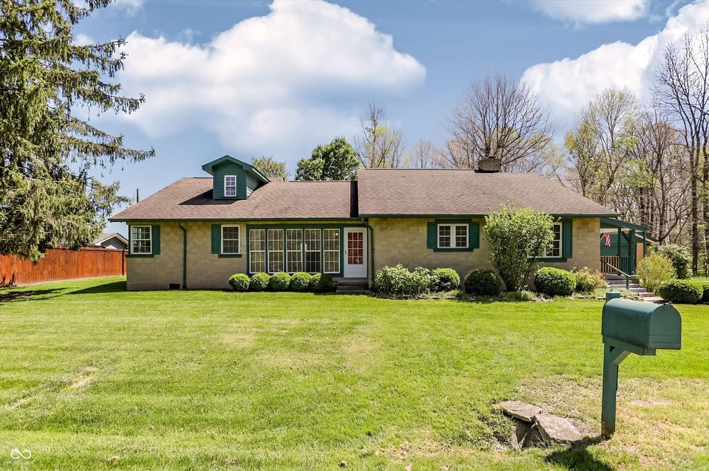 8644 S Addison Avenue, Knightstown, IN 46148