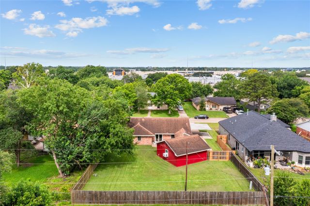 131 S Highland Terrace, League City, TX 77573