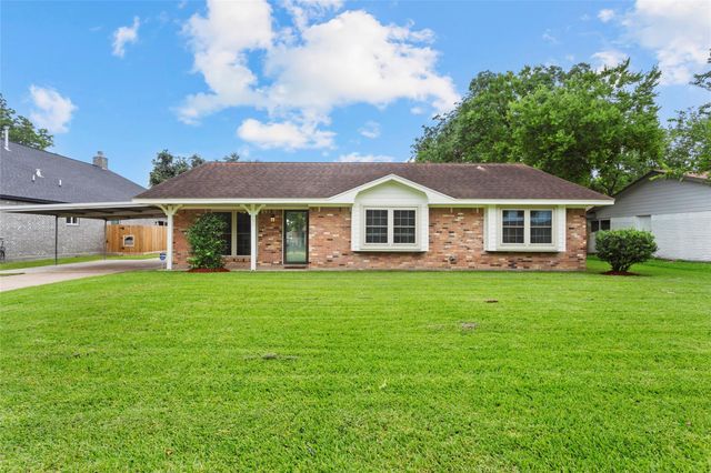 131 S Highland Terrace, League City, TX 77573