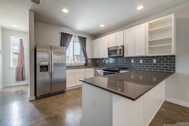 330 Clay St Unit 11, San Antonio, TX 78204