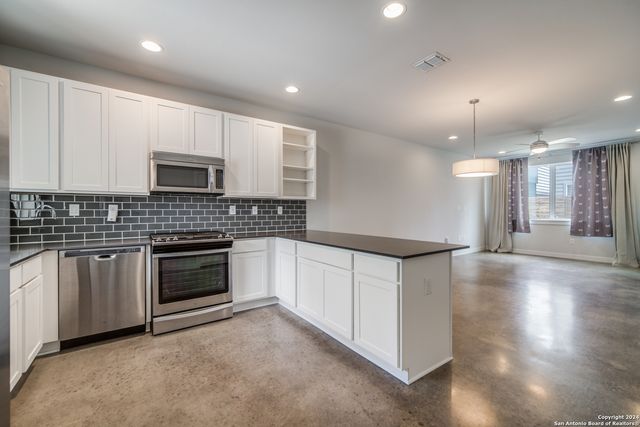 330 Clay St Unit 11, San Antonio, TX 78204