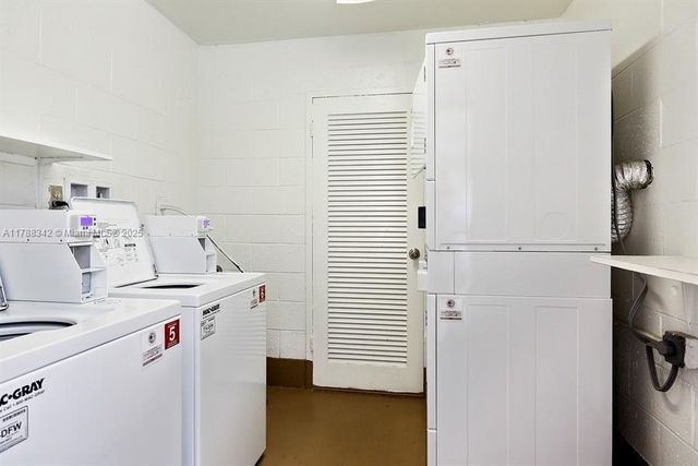 220 Kings Point Dr 514, Sunny Isles Beach, FL 33160