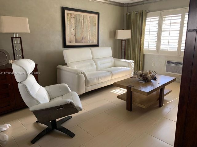 220 Kings Point Dr 514, Sunny Isles Beach, FL 33160