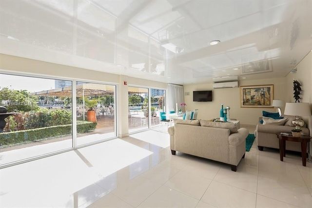 220 Kings Point Dr 514, Sunny Isles Beach, FL 33160