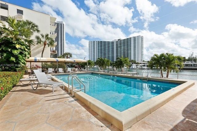 220 Kings Point Dr 514, Sunny Isles Beach, FL 33160