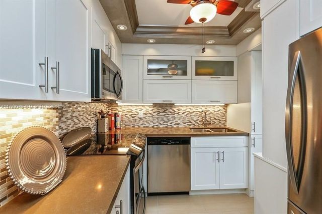 220 Kings Point Dr 514, Sunny Isles Beach, FL 33160