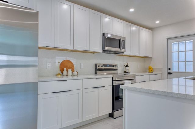 1397 83RD AVENUE N, St Petersburg, FL 33702