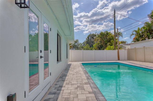1397 83RD AVENUE N, St Petersburg, FL 33702