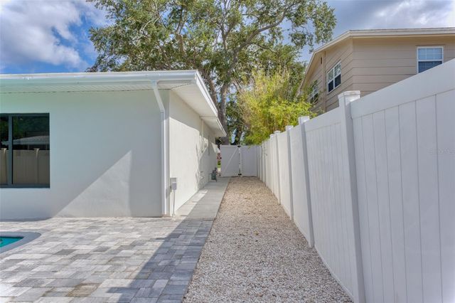 1397 83RD AVENUE N, St Petersburg, FL 33702