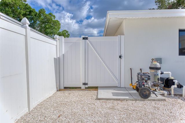 1397 83RD AVENUE N, St Petersburg, FL 33702