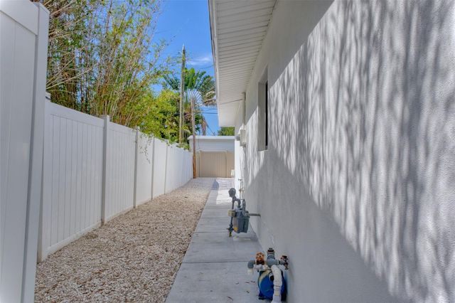 1397 83RD AVENUE N, St Petersburg, FL 33702