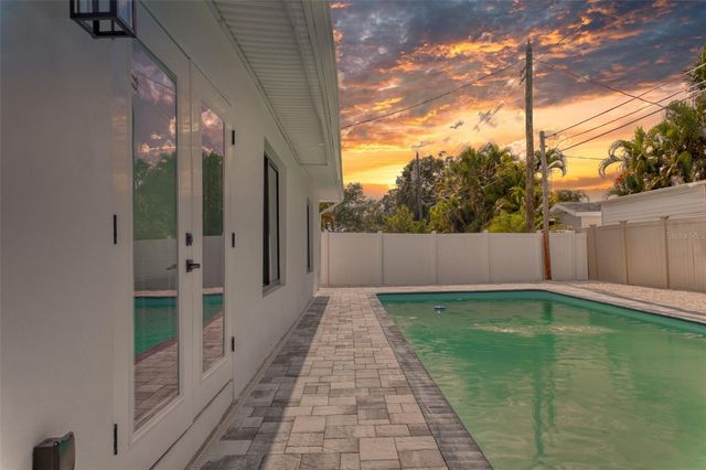 1397 83RD AVENUE N, St Petersburg, FL 33702