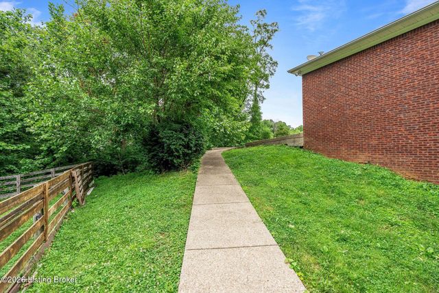 3611 Sumerlin Dr, Buckner, KY 40010