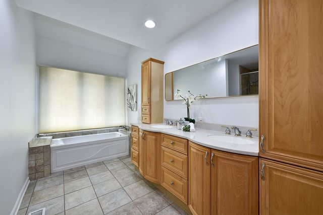 119 Craigie Lane, Inverness, IL 60067
