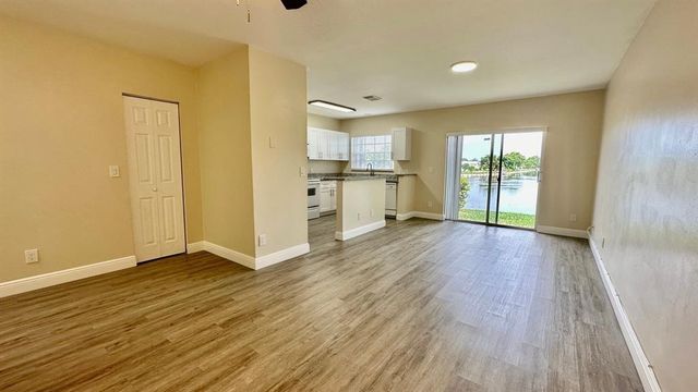 6910 NW 70th Avenue 6910, Tamarac, FL 33321