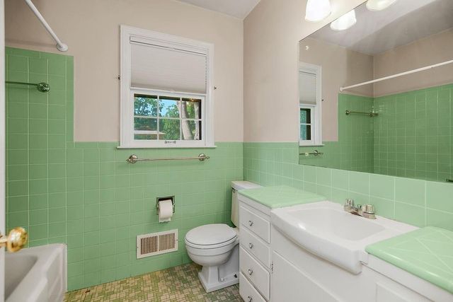 3718 W 52nd Terrace, Roeland Park, KS 66205