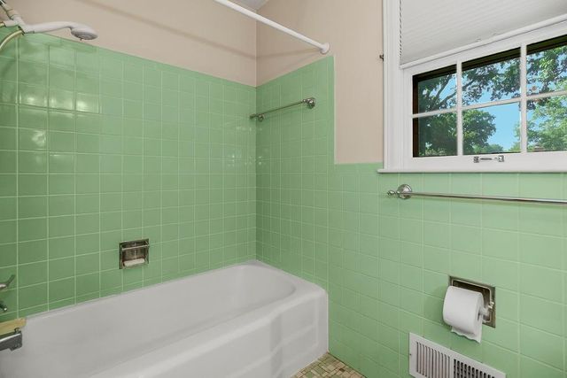 3718 W 52nd Terrace, Roeland Park, KS 66205