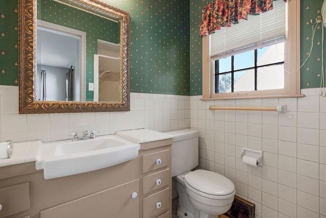 3718 W 52nd Terrace, Roeland Park, KS 66205
