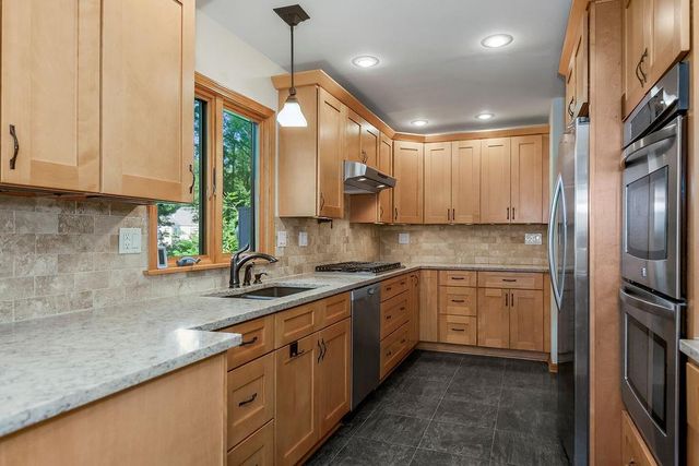 3718 W 52nd Terrace, Roeland Park, KS 66205