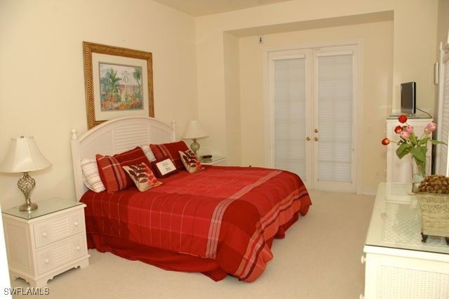 590 E Lake DR, Naples, FL 34102