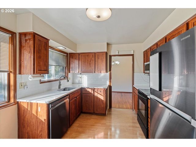 12055 Sw BRUCE Ln, Beaverton, OR 97008