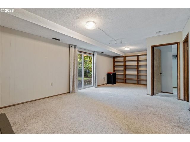 12055 Sw BRUCE Ln, Beaverton, OR 97008