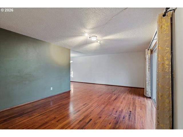 12055 Sw BRUCE Ln, Beaverton, OR 97008