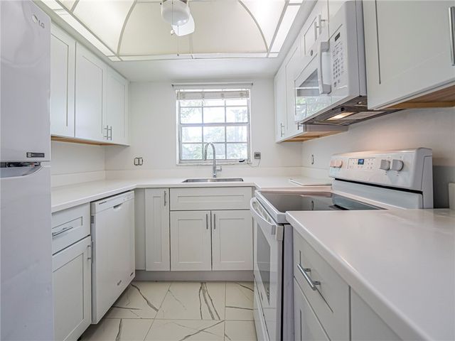 1901 Indian River Boulevard 102B, Vero Beach, FL 32960