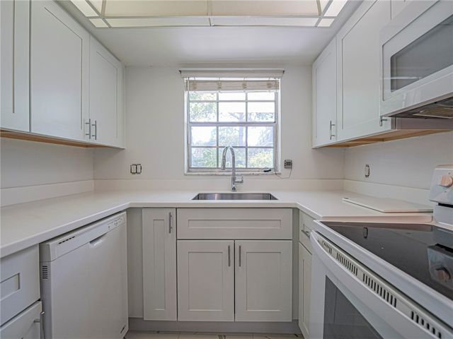 1901 Indian River Boulevard 102B, Vero Beach, FL 32960