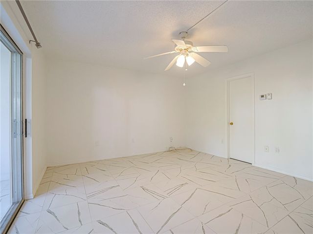 1901 Indian River Boulevard 102B, Vero Beach, FL 32960