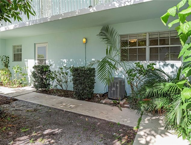 1901 Indian River Boulevard 102B, Vero Beach, FL 32960