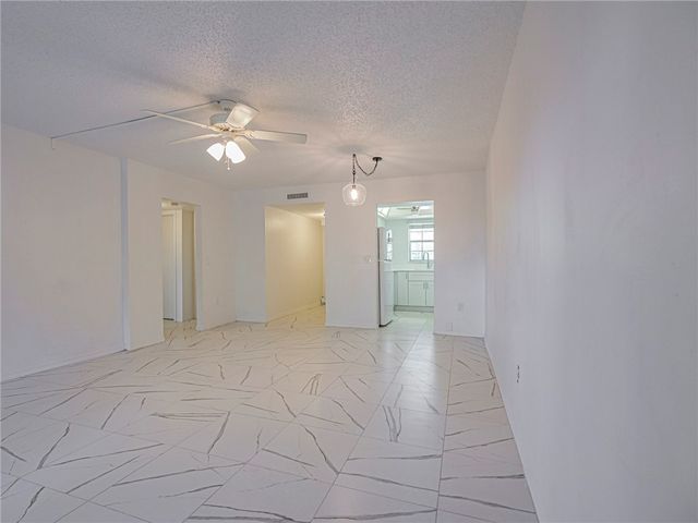 1901 Indian River Boulevard 102B, Vero Beach, FL 32960