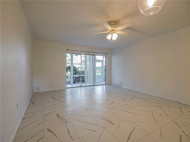 1901 Indian River Boulevard 102B, Vero Beach, FL 32960