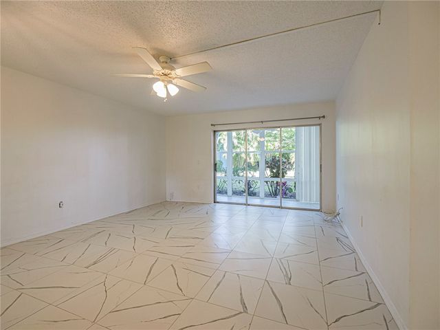 1901 Indian River Boulevard 102B, Vero Beach, FL 32960