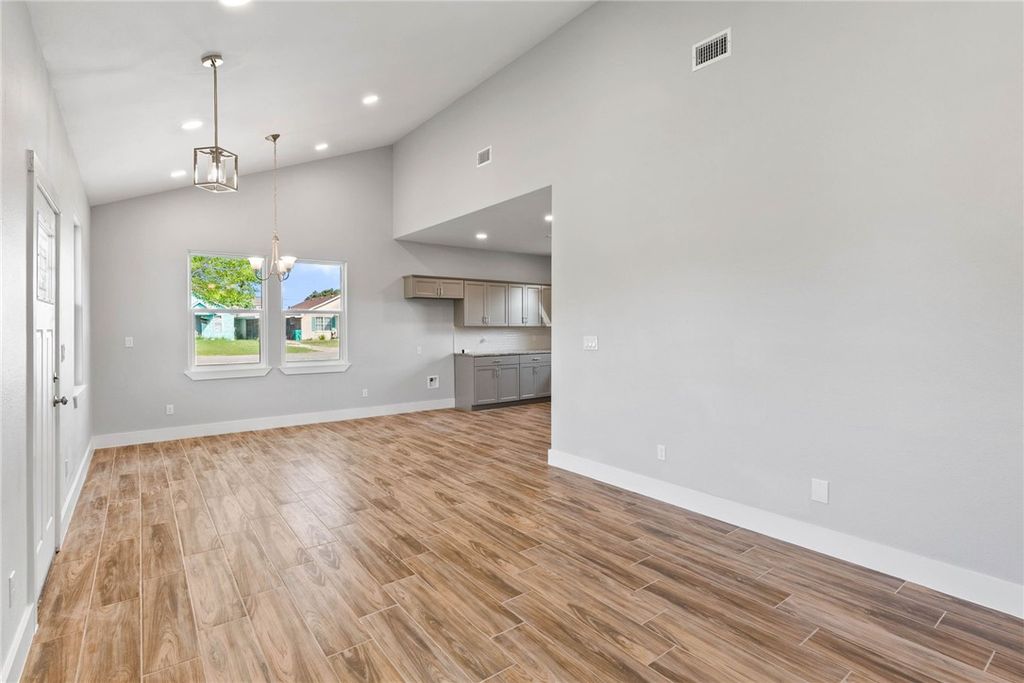 219 S 10th St, Aransas Pass, TX 78336 — photo 4